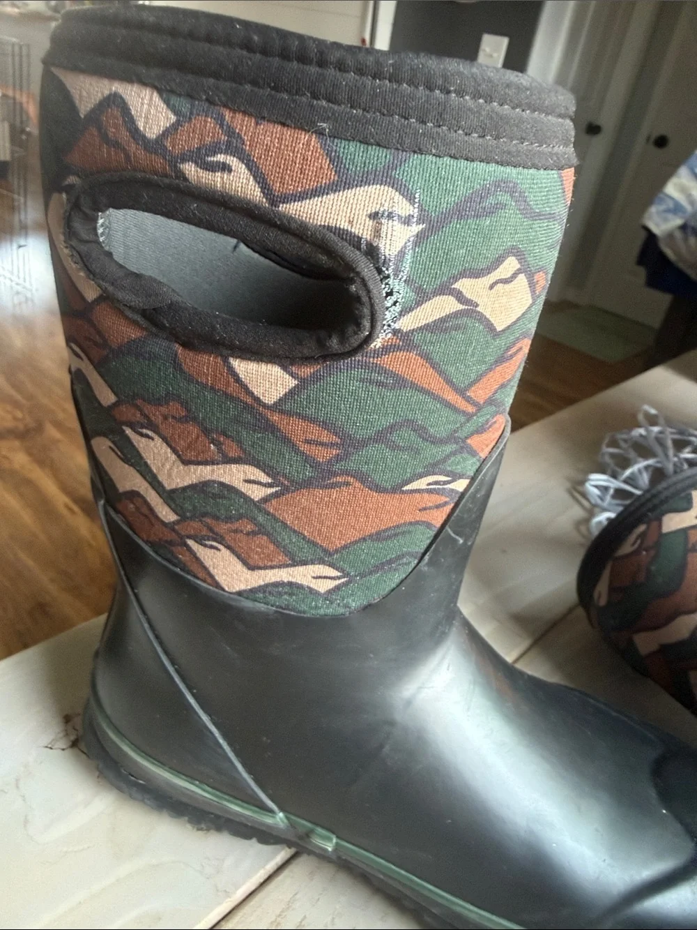 Bogs Kids Black Rubber Boots with Green & Brown Camo Upper